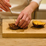 沼田 - 18.天草 薩摩芋：鉄箸でカットしてます