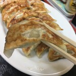 Miraku - おおぉぉぅ！やっぱり味楽の餃子は美味いな！！！
                        
                        味がしっかりで何も付けなくてもホント美味いヽ(´o｀
                        
                        