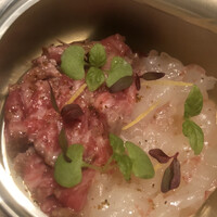 USHIMITSU NISHIAZABU - 左手がザブトンユッケ。右手がボタン海老の白ポルト酒漬け