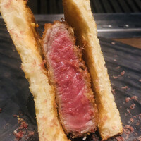 USHIMITSU NISHIAZABU - シャトーブリアンのブリオッシュ。ソースに悶絶。粉末は牛ハムの擦りおろし