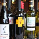 Restaurant & Bar CHARRY’S - ワインの種類も多数とり揃えております。