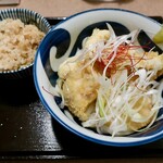 うどん すだち屋 - とり天ぶっかけうどん・冷（780円）
            