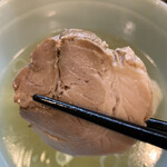 佐野ラ－メン たかの - 脂がない一枚。柔らかい