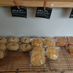 ナナパン - 金曜日でパンの日。クリームパンやメロンパンも。優しい甘さです（この日のラインナップ。