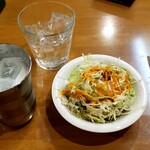 インド料理 ザ タンドール - ラッシー、サラダ