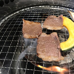 焼肉ヌルボンガーデン - 大事に少しづつ焼きます