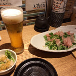 Ikkyuu Hanare - 生ビール、お通し、生ハムと三ツ葉のサラダ