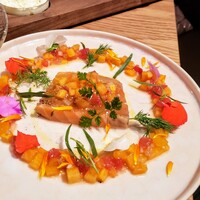 AWkitchen figlia 渋谷スクランブルスクエア - 平目とサーモン　柿のビネグレット