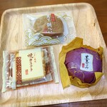 日本橋屋長兵衛 - 天下鯛へい　¥162
            焼カステラ（バター風味） ¥98
            黒豆つつみ　¥324