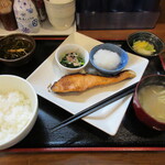 となりの食堂 - この日のメニューから銀鮭の醤油麹