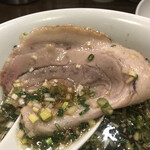 創作麺工房 鳴龍 - つけ汁にはバラロール