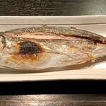 一品料理 六一 - 鯵の塩焼き。大ぶりの鯵でした。
