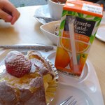 ママのえらんだ元町ケーキ 元町本店 - コーヒー紅茶飲めない方も大丈夫ジュース