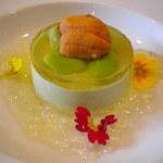 空豆とグリンピースのムース、トマトゼリー添え