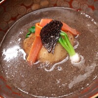 赤坂 菊乃井 - 百合根饅頭　鶉丸　フォアグラ　結び青味大根・人参　トリュフ餡