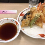 Sushizammai - 天ぷらの盛り合わせ１１８０円。海老×２、メゴチ、穴子、イカ、茄子、さつまいも。野菜の揚げ時間に合わせているのか、茄子とさつまいもは良かったですが。。。