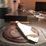 エクアトゥール - テーブルセッティング