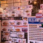 TOKIO フレンチ ルナティック - 券売機と豊富なメニュー