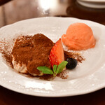 デリツィオーゾ フィレンツェ - 【フェスティーヴォ ランチ@2,500円】本日のデザート：ティラミスと苺のシャーベット