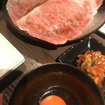 黒毛和牛焼肉 白か黒 - 
