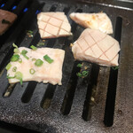 黒毛和牛焼肉 白か黒 - 