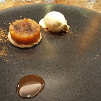 コンヴィヴィアリテ・イチノセ - デセール：リンゴのタルトとラムレーズンのアイス