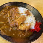 麒麟亭 （よみうりランド丘の湯施設内） - 三元豚のカツカレー 中辛 970円