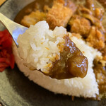 麒麟亭 （よみうりランド丘の湯施設内） - 三元豚のカツカレー 中辛 970円