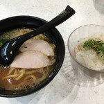 かっぱ寿司 - 吉祥寺武蔵家監修家系ラーメン（390円）と追いしゃり（100円）