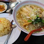 Ryuuki - 鶏肉麺＋五目チャーハン