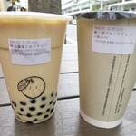 一芳 - （左）烏龍ミルクティー（冷）（氷：なし(+50円)、甘さ：1/3）＋タピオカトッピング
（右）一芳フルーツティー（温(+50円)）（甘さ：1/3）