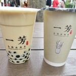 一芳 - （左）烏龍ミルクティー（冷）（氷：なし(+50円)、甘さ：1/3）＋タピオカトッピング
（右）一芳フルーツティー（温(+50円)）（甘さ：1/3）