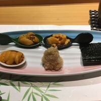鮨 ふくじゅ - 左上 ムラサキウニ 左下 バフンウニ 右上 塩水うに 有明のノリ 鮨 ふくじゅ - 左上 ムラサキウニ 左下 バフンウニ 右上 塩水うに 有明のノリ