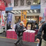 三代目 茂蔵 - ”三代目 茂蔵 アメ横直売所”の外観。