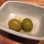 オオクサ - いつものアンチョビオリーブ　これを食べないとオオクサは始まらない