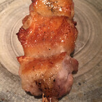 オオクサ - 媛っこ地鶏のモモ　これが絶品だった　表面のクリスピーな皮が堪らない