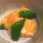 オオクサ - 奥久慈軍鶏の卵のスクランブルエッグ　色も含めて濃厚＆出汁が素晴らしい