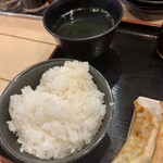 Gyouza sakaba tsutsumu - ご飯はちょっと固かった