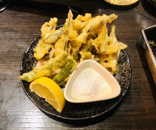 Buemmoyukari - キビナゴ天500円。1人では食べ切れないと思ったけど、サクッと完食。ホクホクでレモンと塩がイイ。