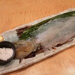 宝祥 - イカの活造り。宝祥さんに来たら、これは注文しなくていけないですね。（100g、1200円）