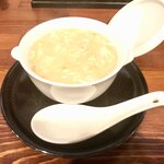 LON HAN - 蟹肉とフカヒレの淡雪仕立てスープ