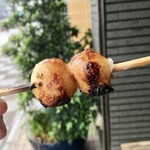 Kanetsukidoushita Tanakaya - これは、浅草「桃太郎」の焼き団子 (120円/串、4個) おいしい！