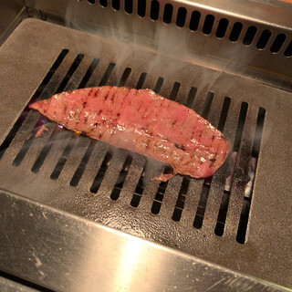 東京駅で肉を食べるならここ デートで使えるおすすめ9選 食べログまとめ 東京駅で肉を食べるならここ デートで使えるおすすめ9選 食べログまとめ