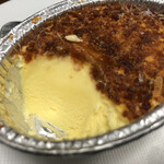 炭火焼肉 寿月 - カスタードアイスも新商品。濃厚な甘みが幸せを感じさせてくれる。