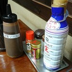 味の居酒屋釜屋 - 卓上調味料