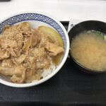 吉野家 - 豚丼（並）　338円税込
            味噌汁　71円税込