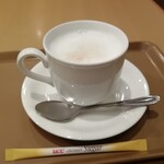 Kafe Thi - ホットのカフェラテです。(2020年1月)