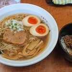 中華そば ひびき - 中華そば(650円)+味玉(100円)+チャーシューごはん(250円)