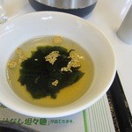 まぁぼや - セットのスープはワカメスープ、辛い麻婆豆腐との相性もばっちりです。