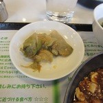 まぁぼや - 御飯に添えられたお漬物は中華料理店なんで勿論ザーサイです。